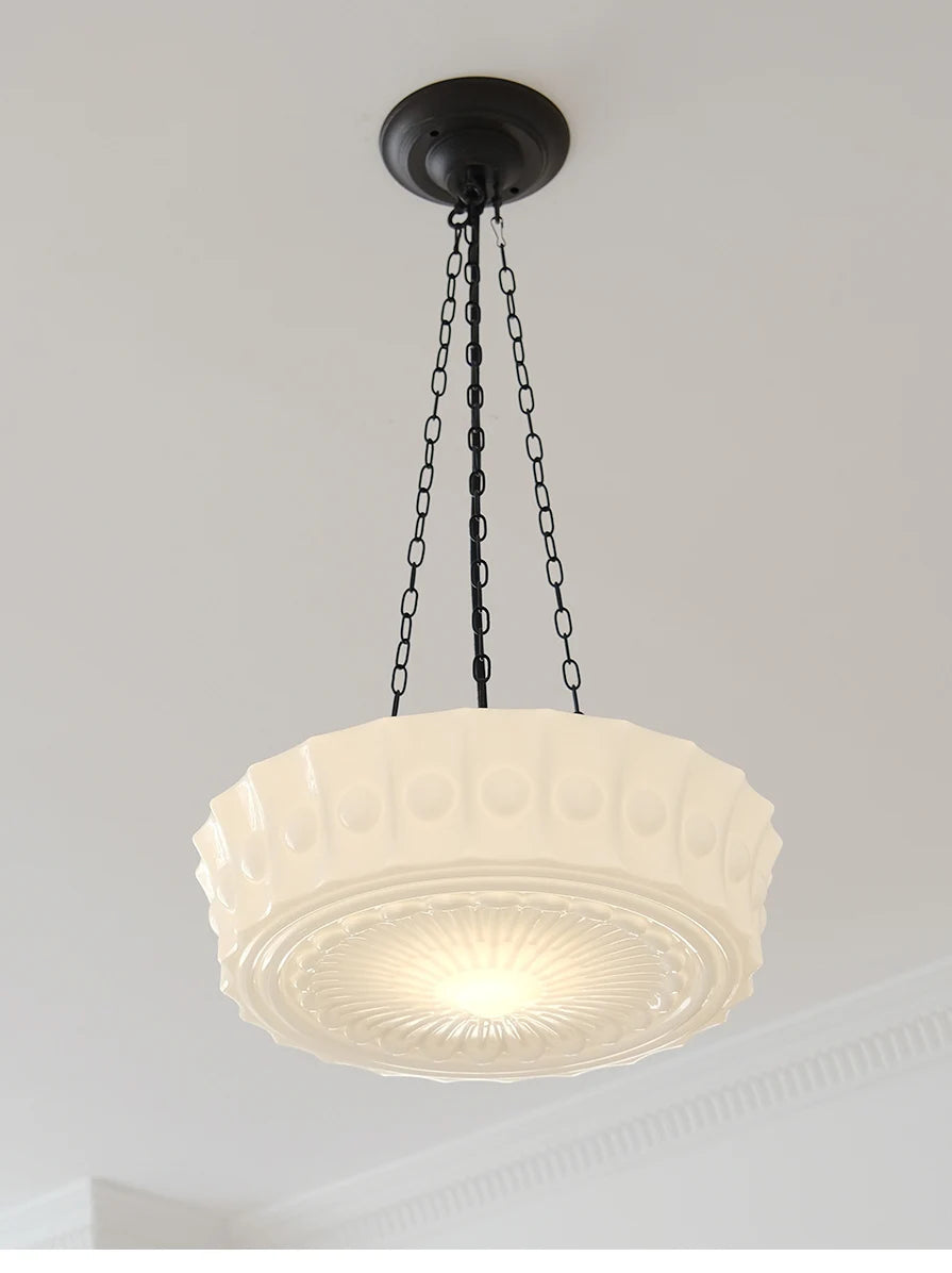Retro lysekrone i fransk glasstil til elegant interiør